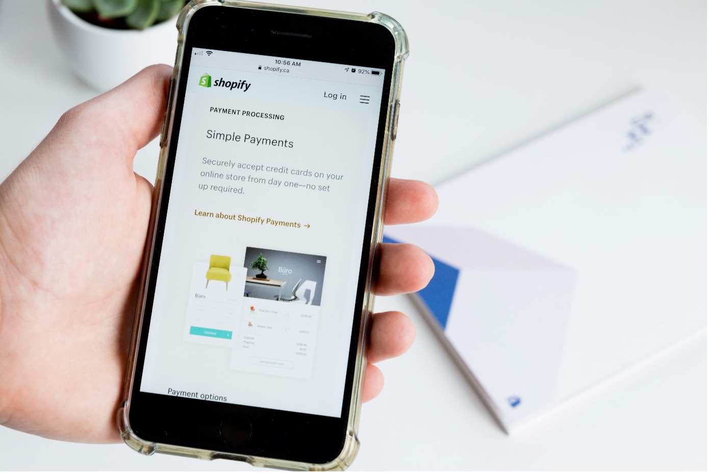 Shopify unterstützt verschiedene Zahlungsmöglichkeiten (Bildquelle: Unsplash).