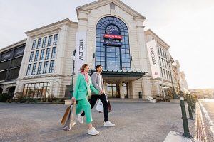 es ist immer was los im Designer Outlet Salzburgn (©Foto: McArthurGlen Designer Outlet Salzburg)